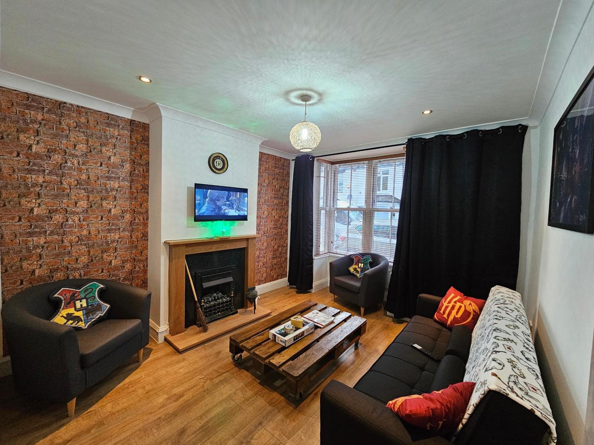 Magical Harry Potter Themed Home In Watford - Free Off-Street Parking Eksteriør billede