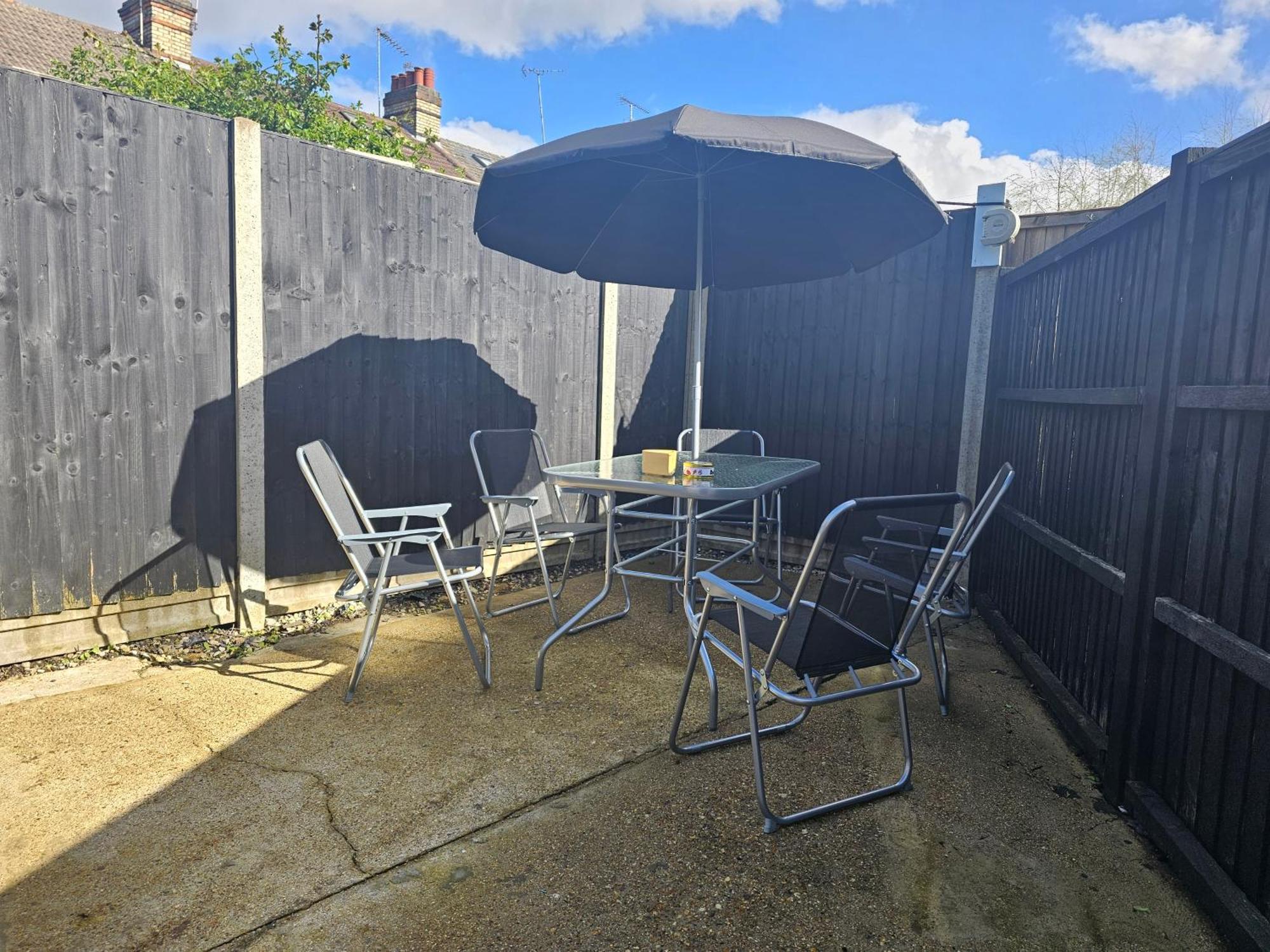 Magical Harry Potter Themed Home In Watford - Free Off-Street Parking Eksteriør billede